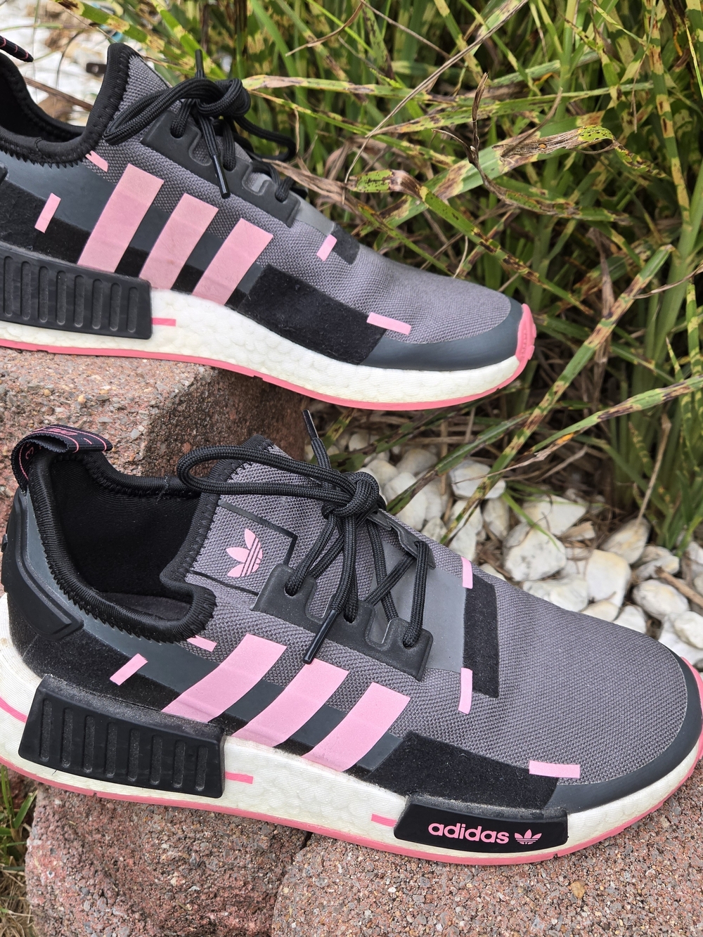 adidas NMD_R1 V2 Womens Shoes Size 8 Grey Pink Black Boost Sneakers GZ8015